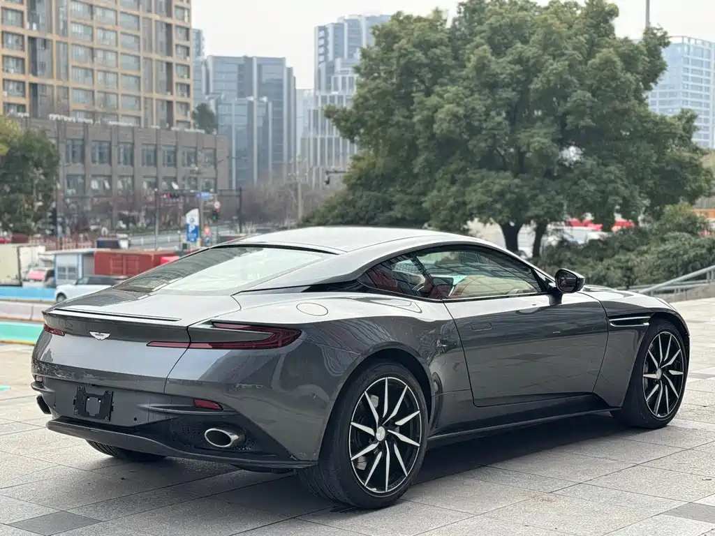 Aston Martin DB11 2019 — фото 4