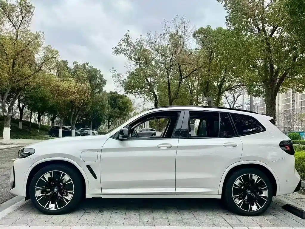 BMW iX3 2022 — фото 3
