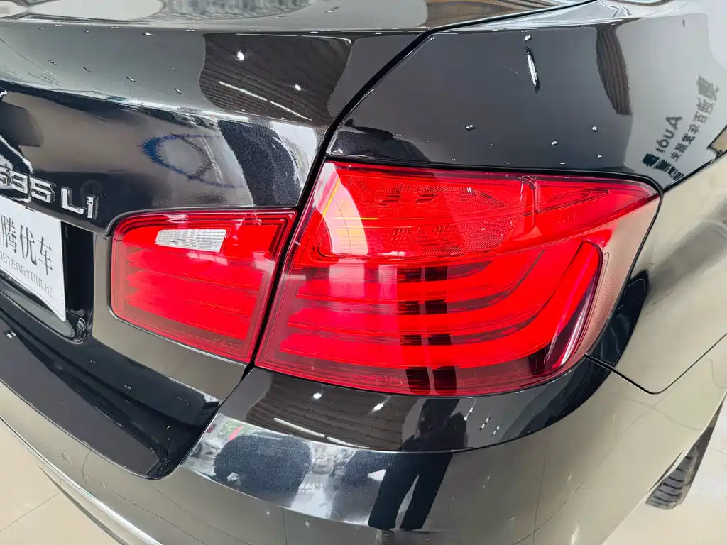 BMW 5 Series 2017 — фото 20
