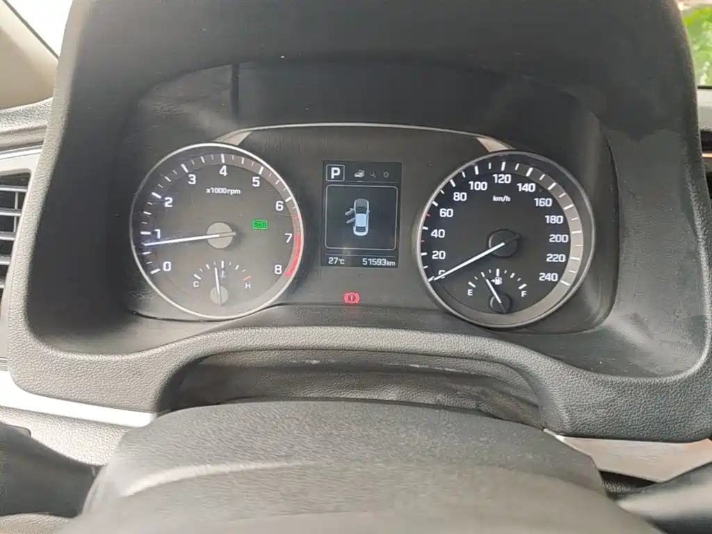 Hyundai Elantra 2017 — фото 12