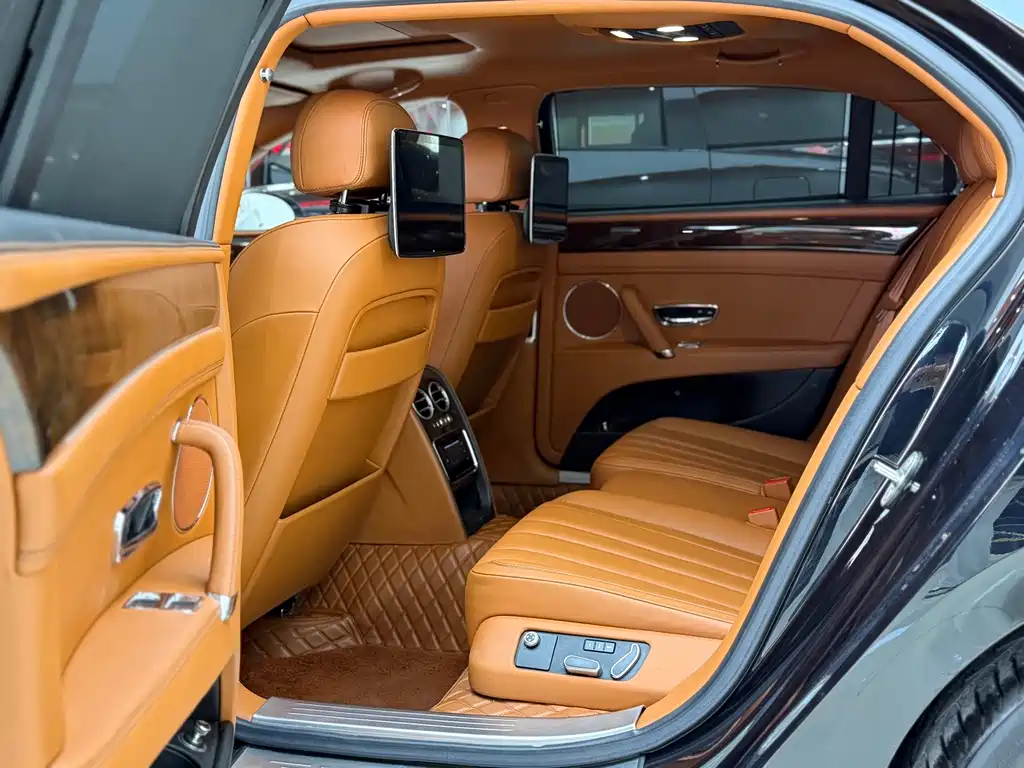 Bentley Flying Spur 2016 — фото 10