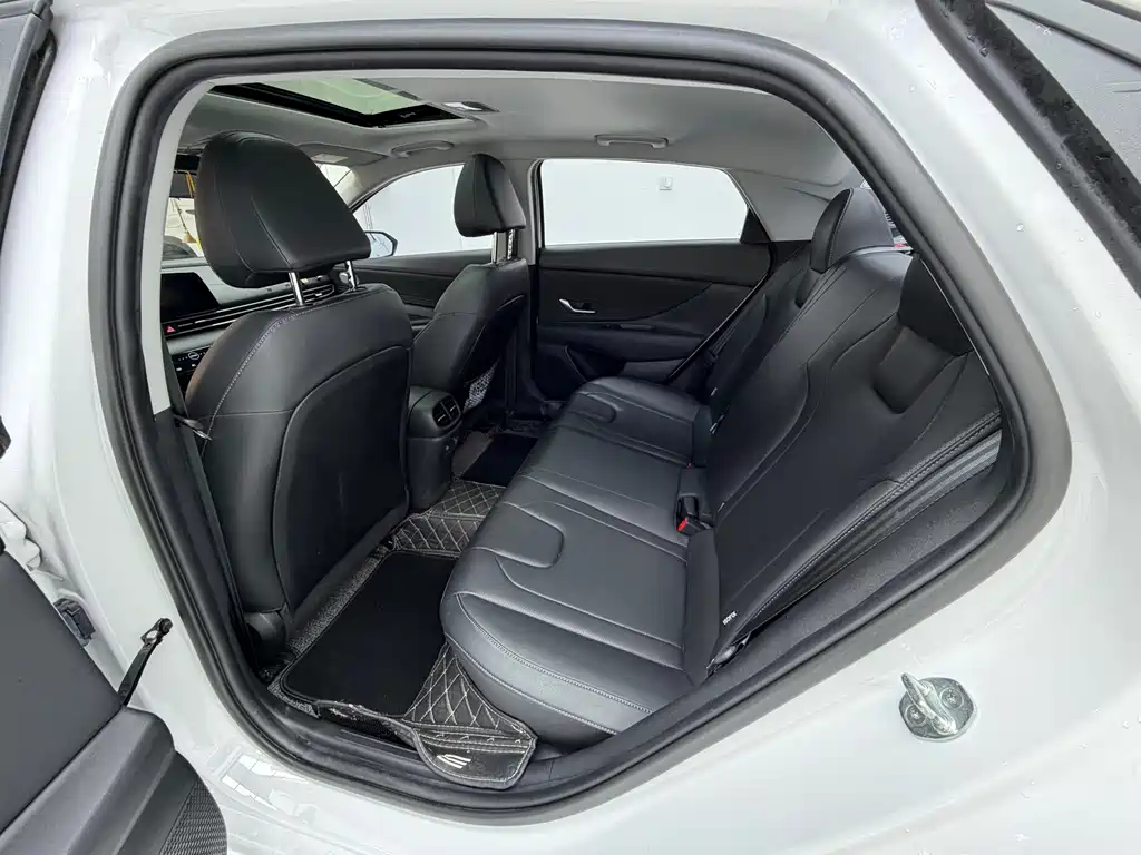 Hyundai Elantra 2023 — фото 15