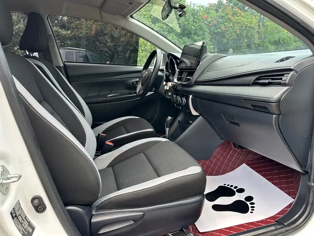 Toyota Yaris L 2022