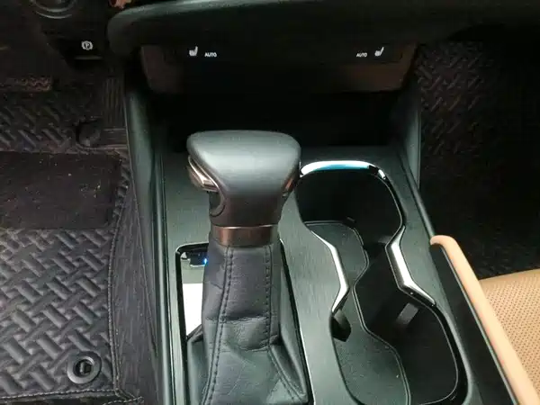 Lexus ES 2023
