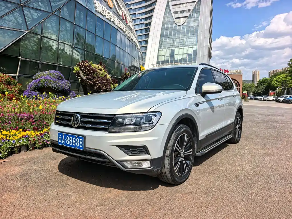 Volkswagen Tiguan L 2019 — фото 1