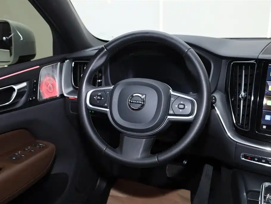 Volvo XC60 2024 — фото 16