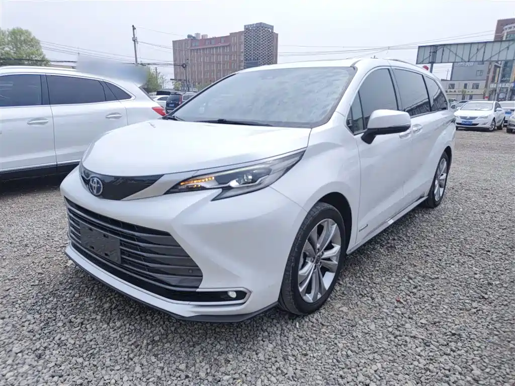 Toyota Sienna 2022 — фото 2