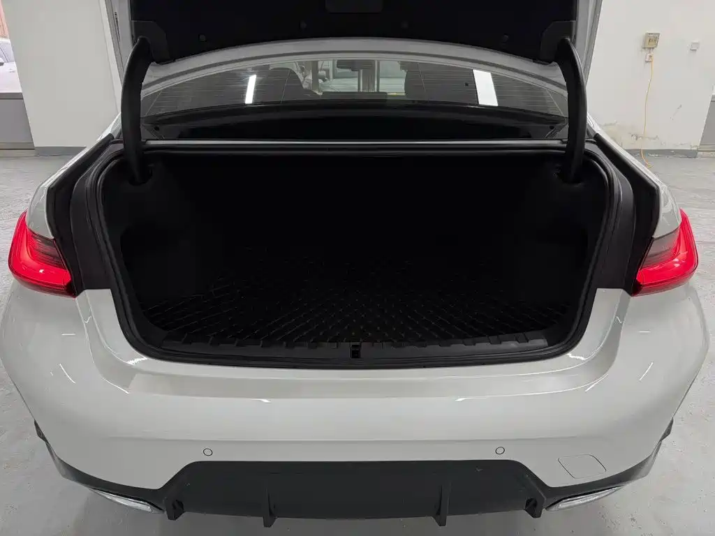 BMW 3 Series 2023 — фото 16