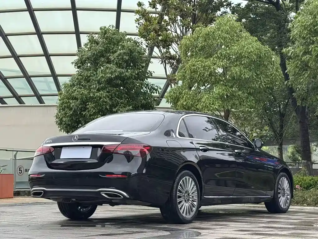 Mercedes-Benz E-Class 2023 — фото 9