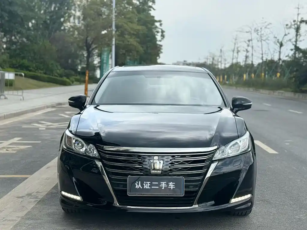Toyota Crown 2018 — фото 2
