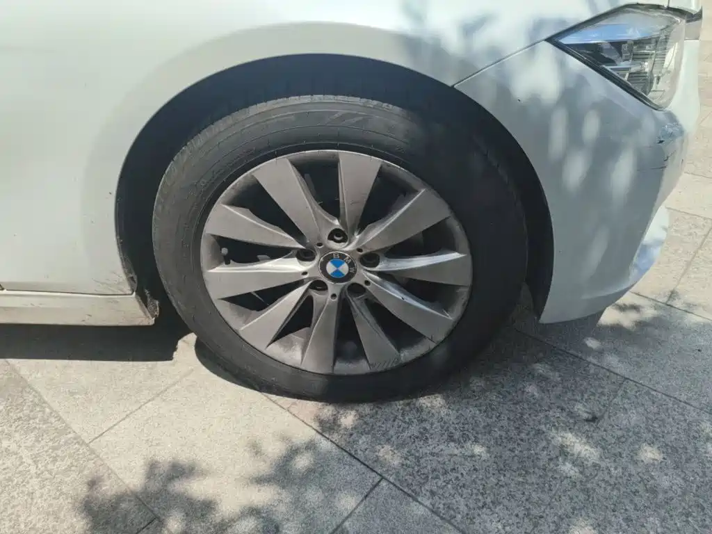BMW 3 Series 2017 — фото 24