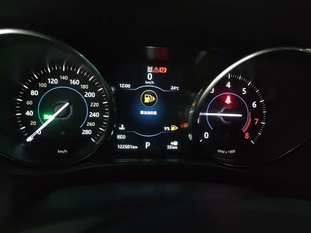 Jaguar F-PACE 2017 — фото 12