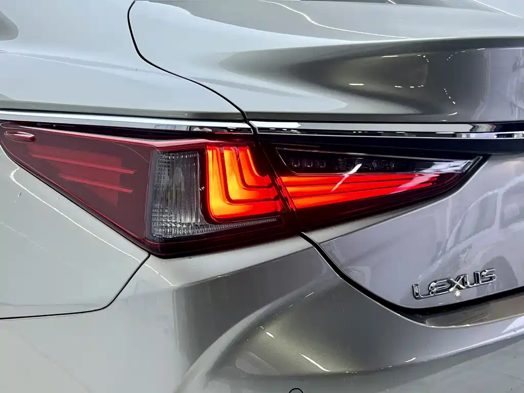 Lexus ES 2022 — фото 22