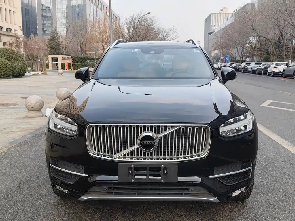 Volvo XC90 2018 — фото 9