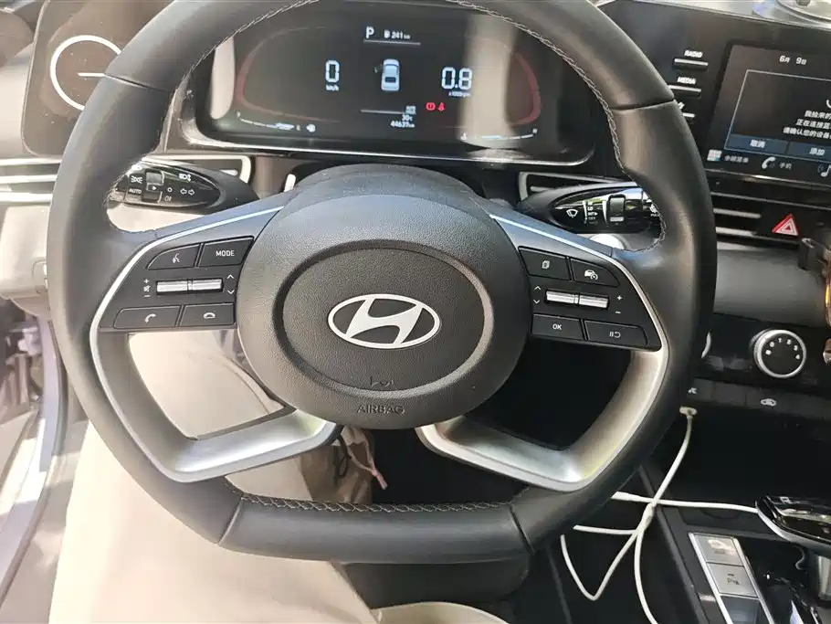 Hyundai Elantra 2025 — фото 15