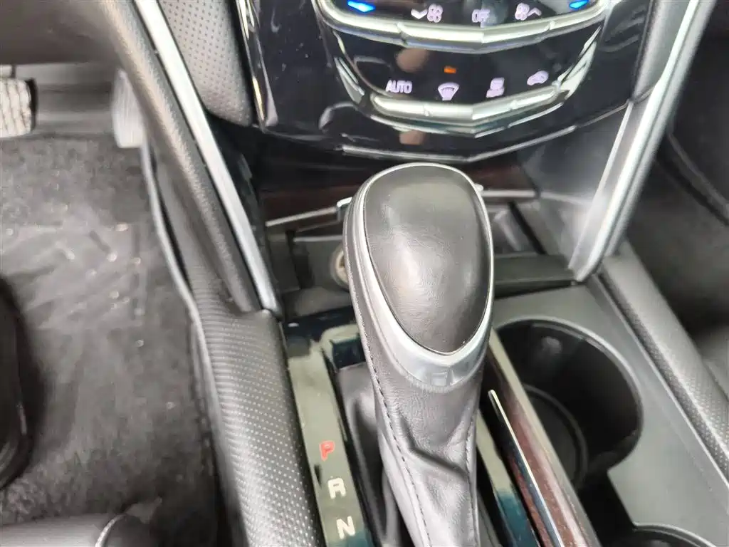 Cadillac XTS 2018 — фото 14