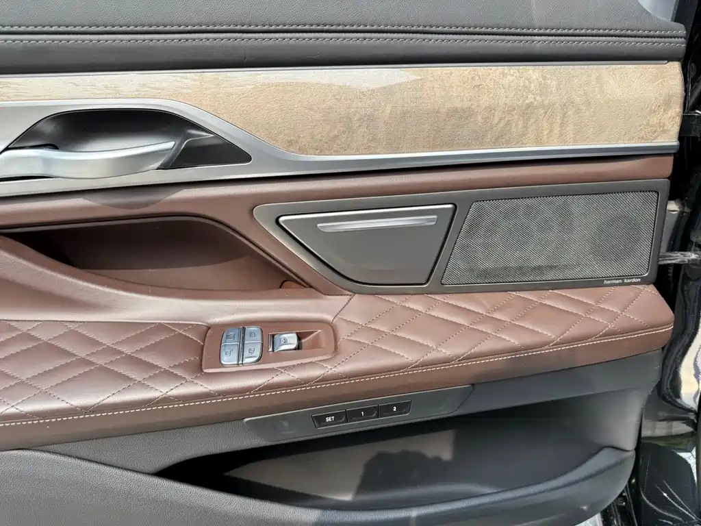BMW 7 Series 2021 — фото 10