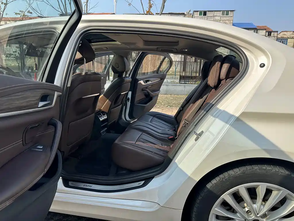 BMW 5 Series New Energy 2020 — фото 13