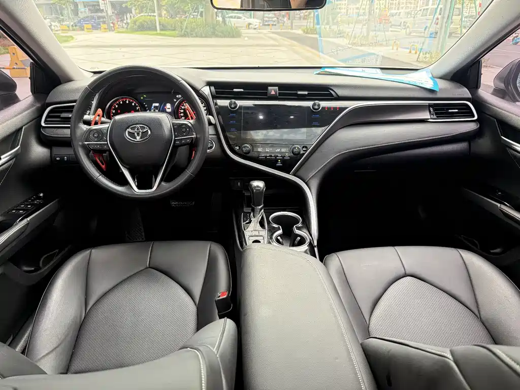 Toyota Camry 2020 — фото 3