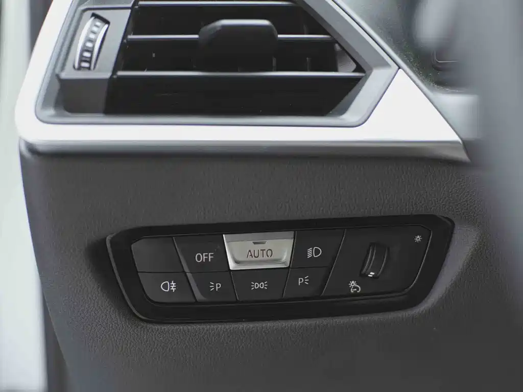 BMW 3 Series 2023 — фото 17