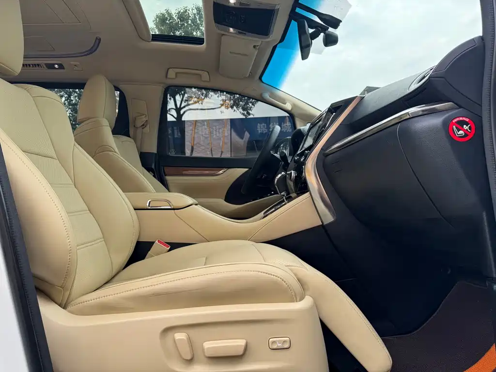 Toyota Alphard 2017 — фото 12