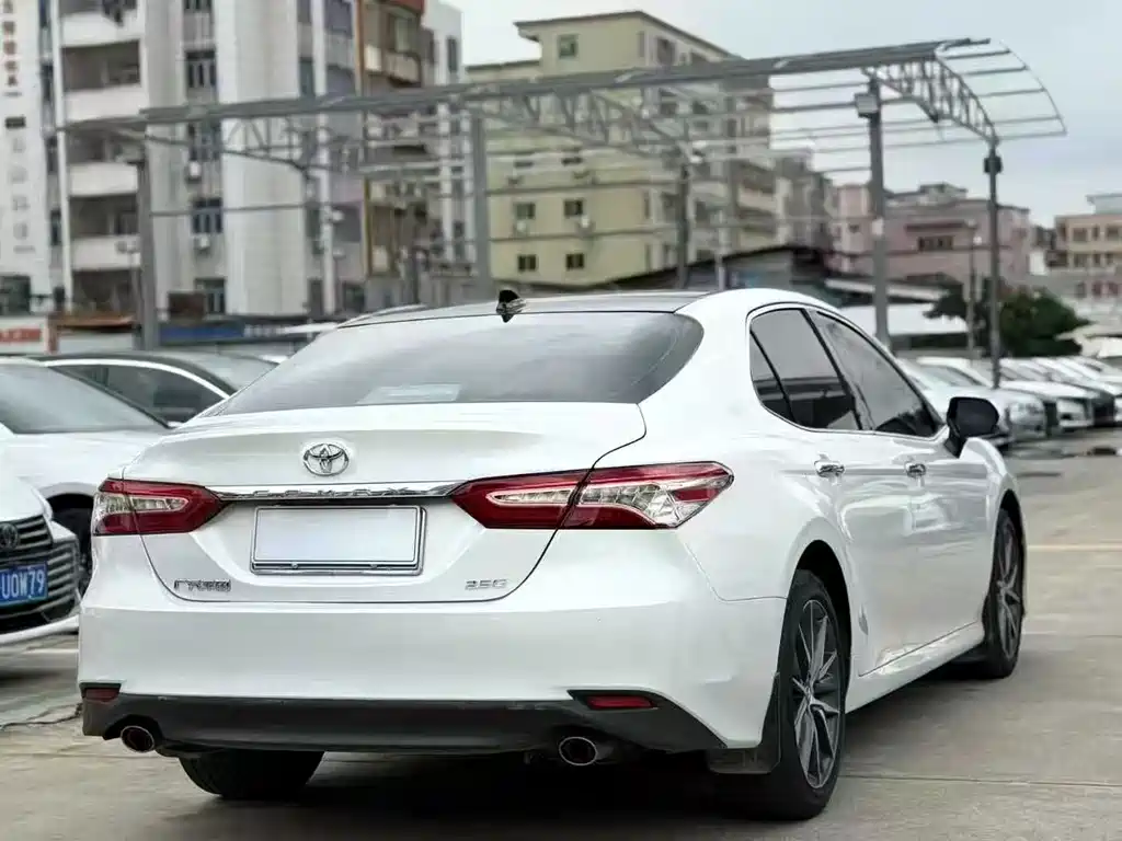 Toyota Camry 2022 — фото 9