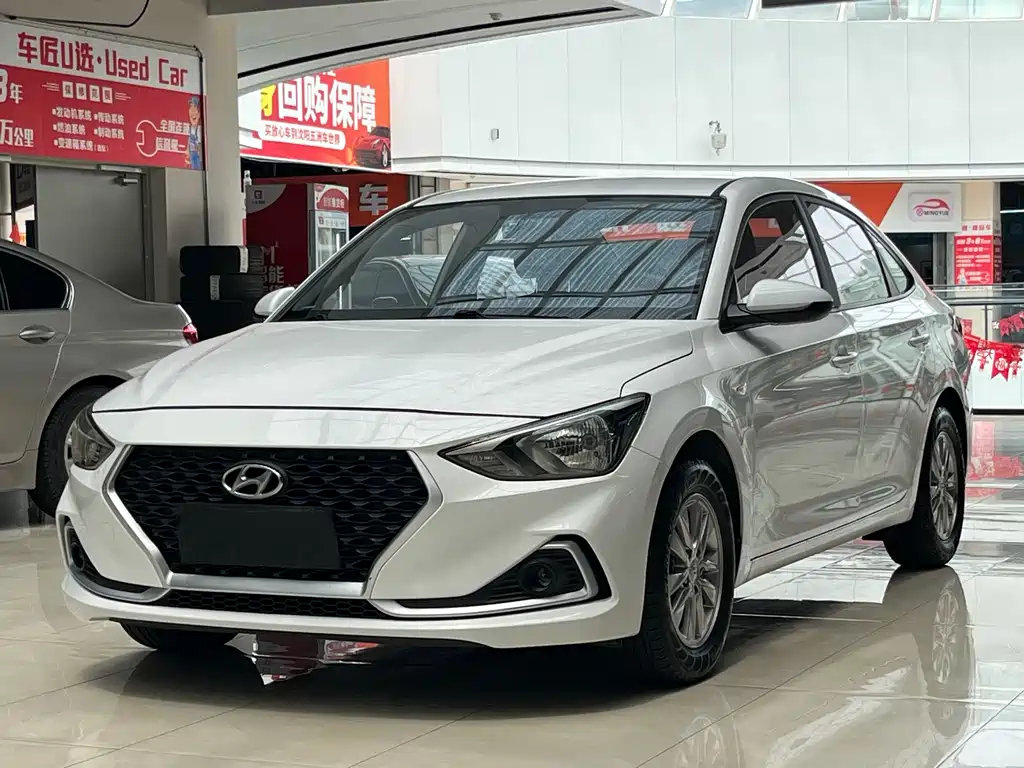 Hyundai Elantra 2020 — фото 1