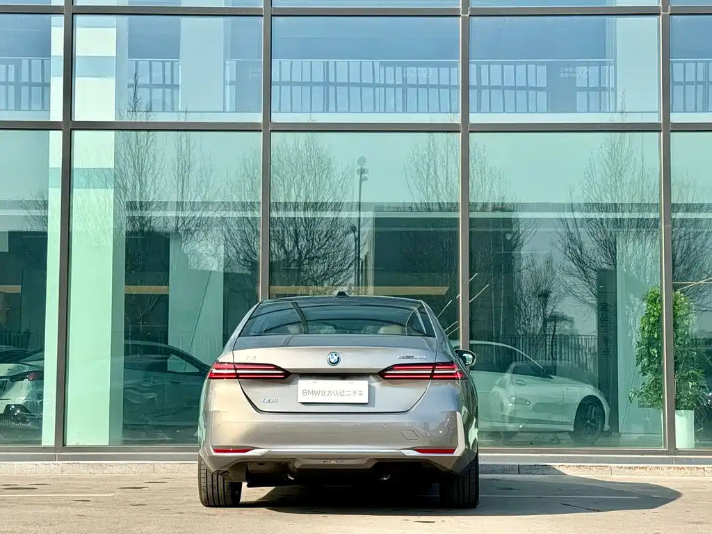 BMW i5 2026 — фото 3