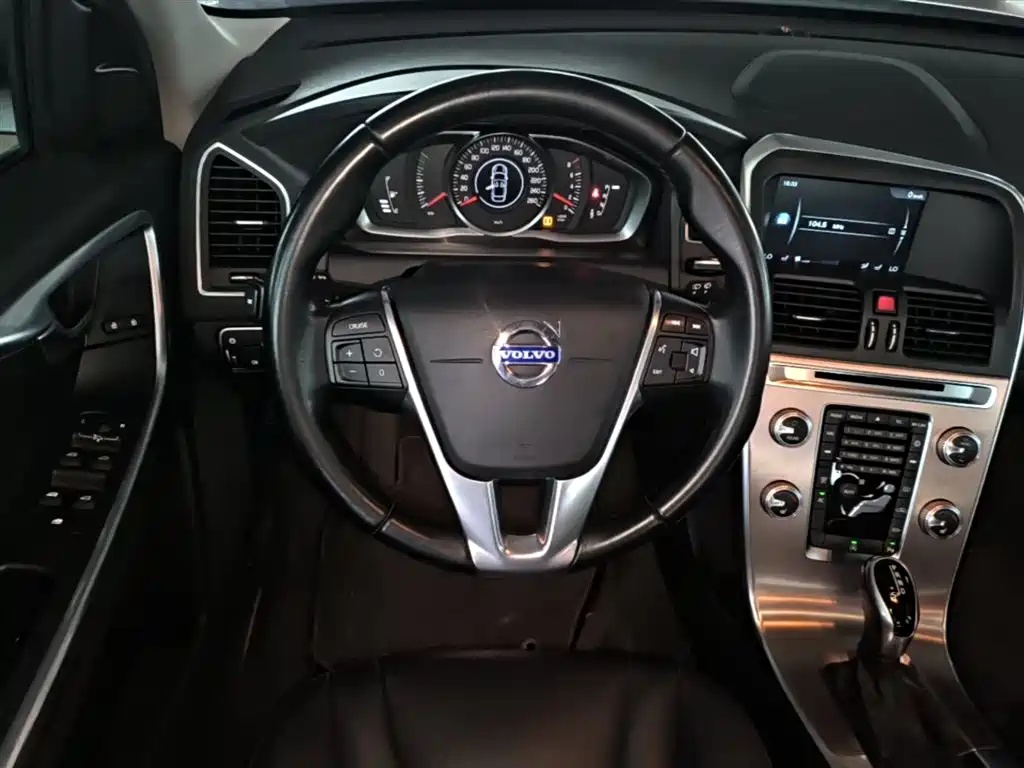 Volvo XC60 2015 — фото 11