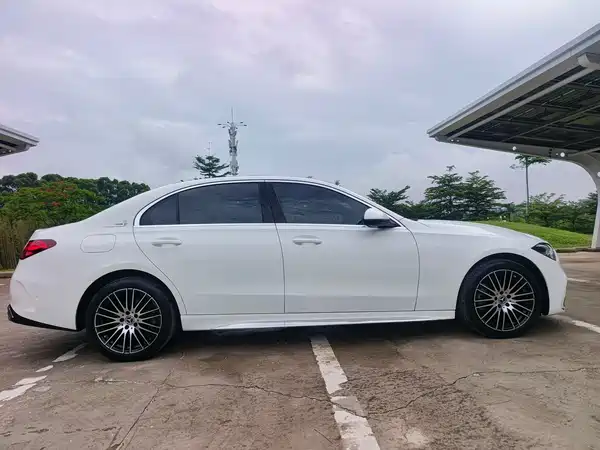 Mercedes-Benz C-Class 2024