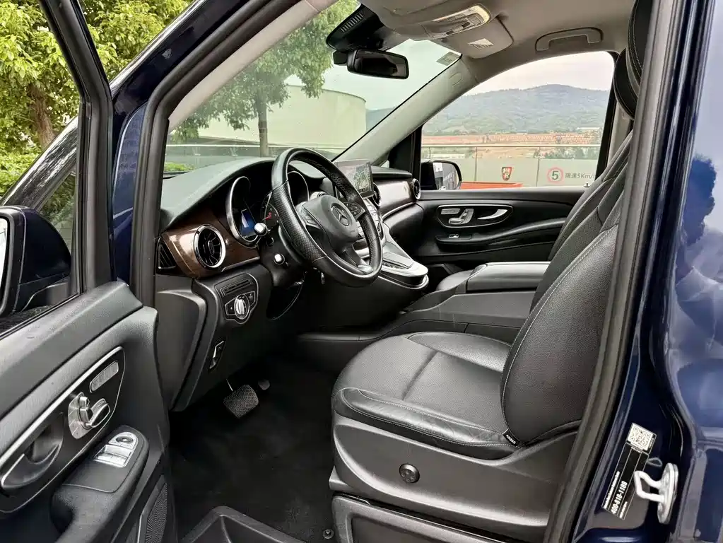 Mercedes-Benz V-Class 2022 — фото 14