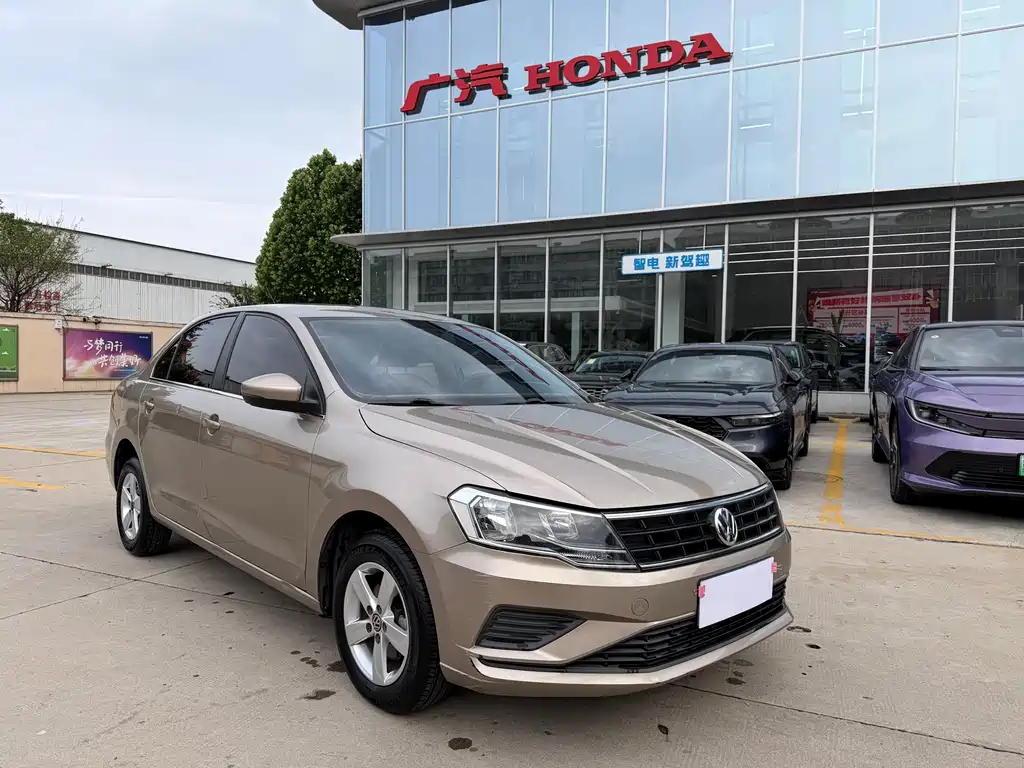 Volkswagen Jetta 2017 — фото 1