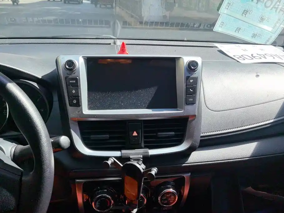 Toyota Yaris L 2018 — фото 13
