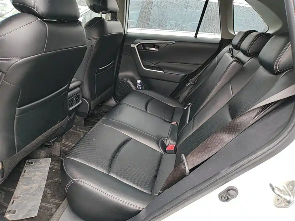 Toyota RAV4 2022 — фото 17
