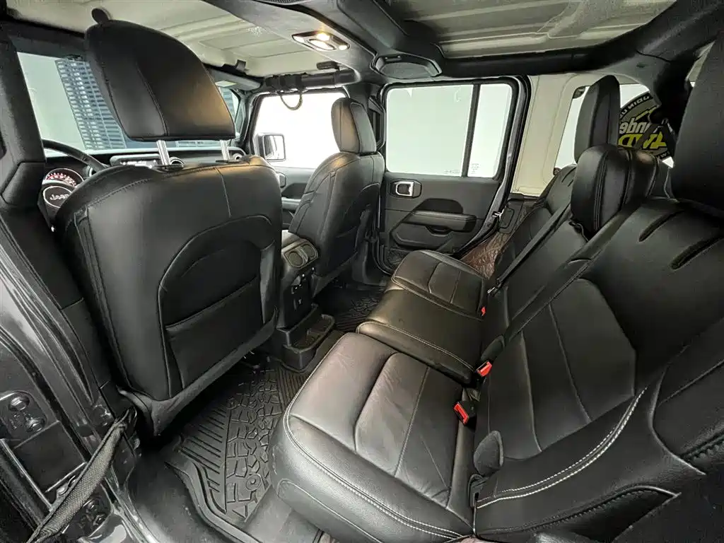 Jeep Wrangler 2021 — фото 12