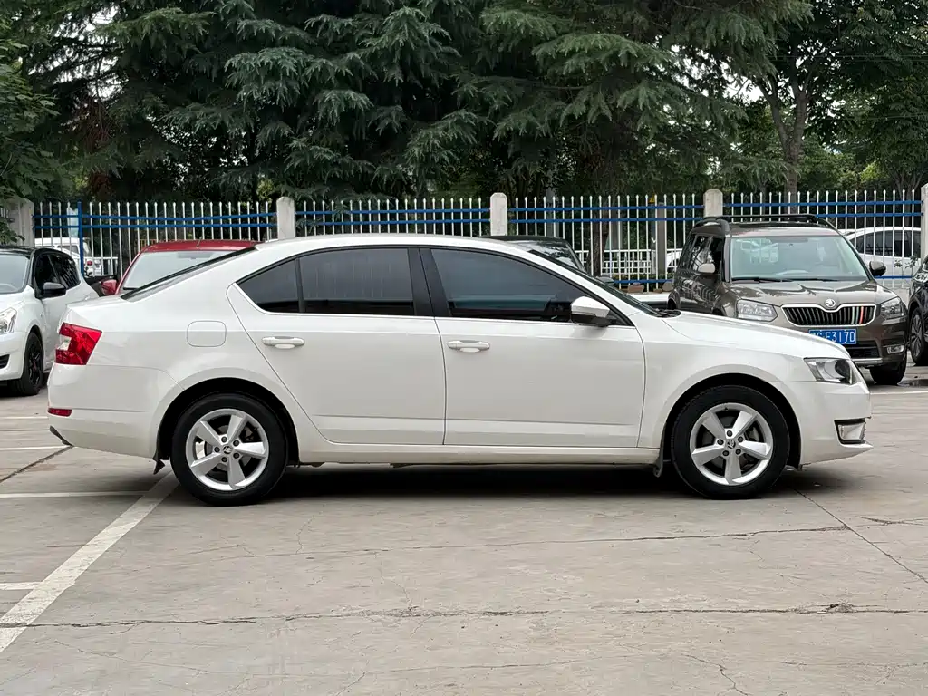 Skoda Octavia 2015 — фото 17
