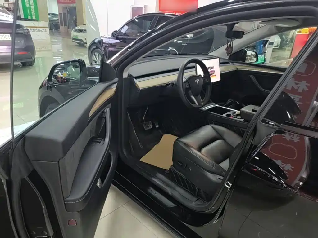 Tesla Model Y 2023 — фото 16