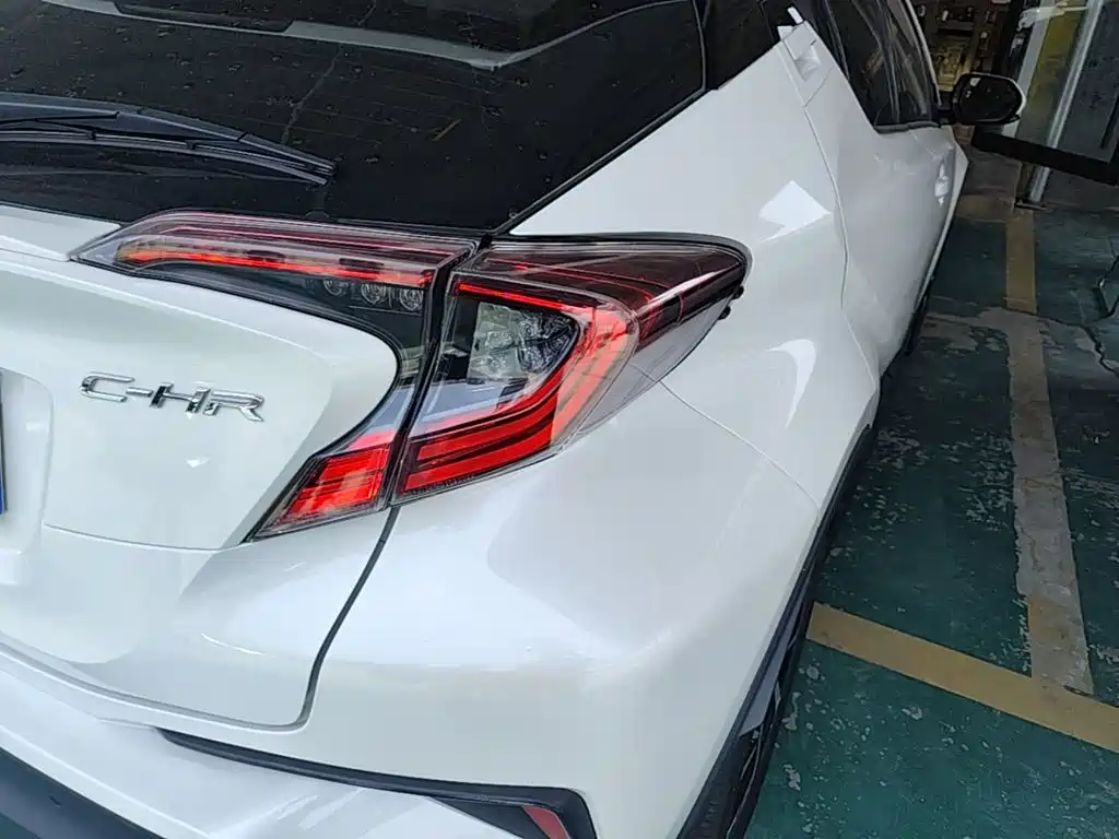 Toyota C-HR 2020 — фото 8
