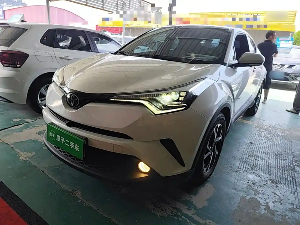 Toyota C-HR 2020 — фото 2