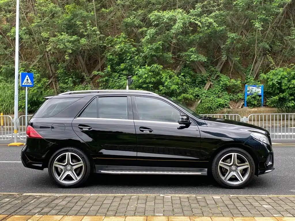 Mercedes-Benz GLE 2016 — фото 19