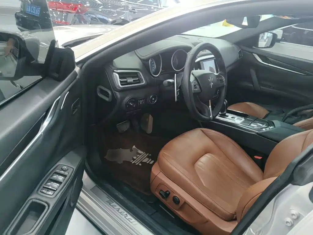 Maserati Ghibli 2015 — фото 16