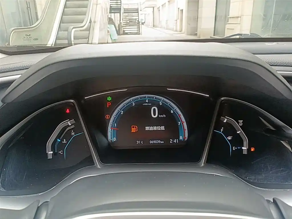 Honda Civic 2018 — фото 12
