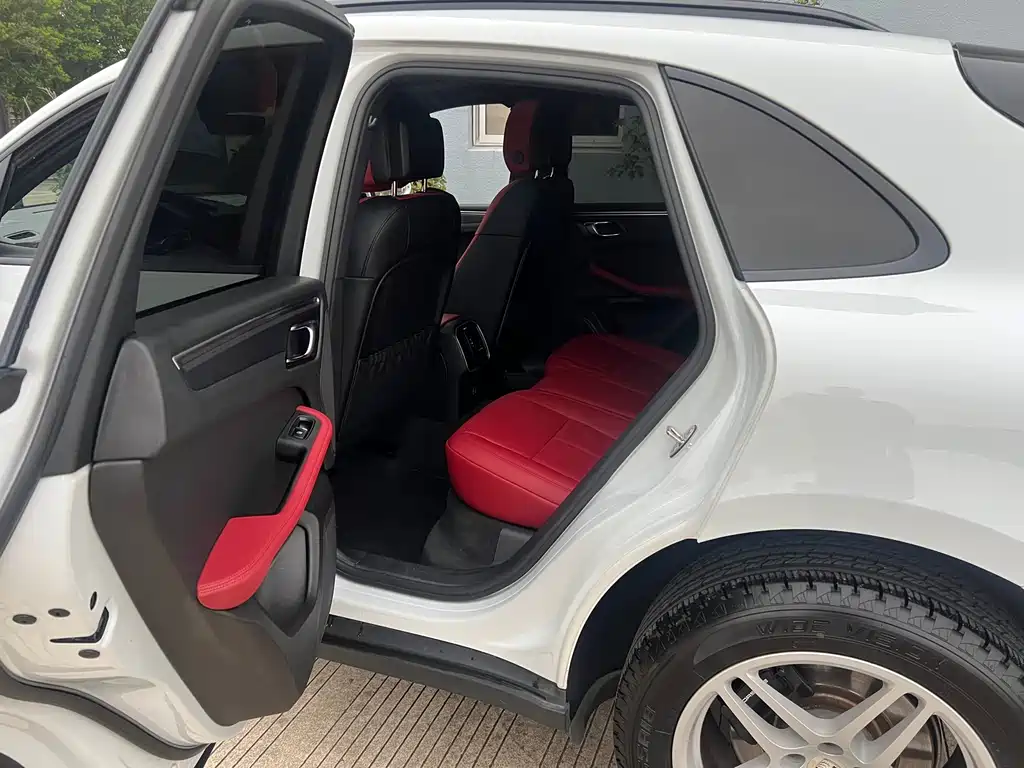 Porsche Macan 2019 — фото 26