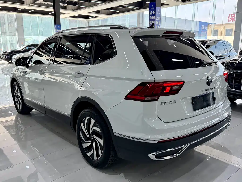 Volkswagen Tiguan L 2023 — фото 10