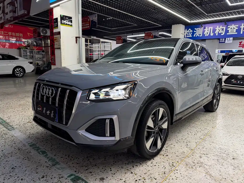 Audi Q2L 2022 — фото 1
