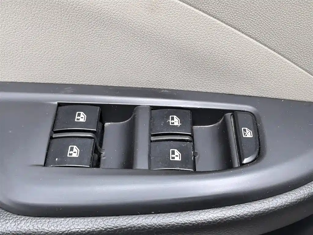 Buick Excelle 2015 — фото 9