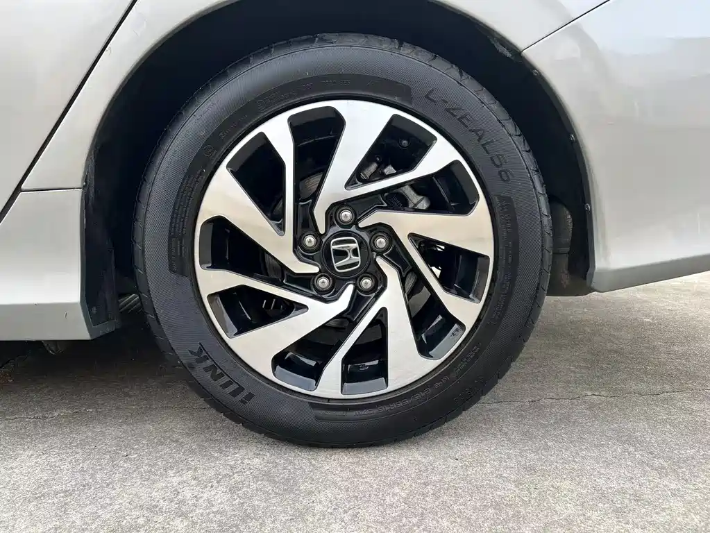 Honda Civic 2019 — фото 16