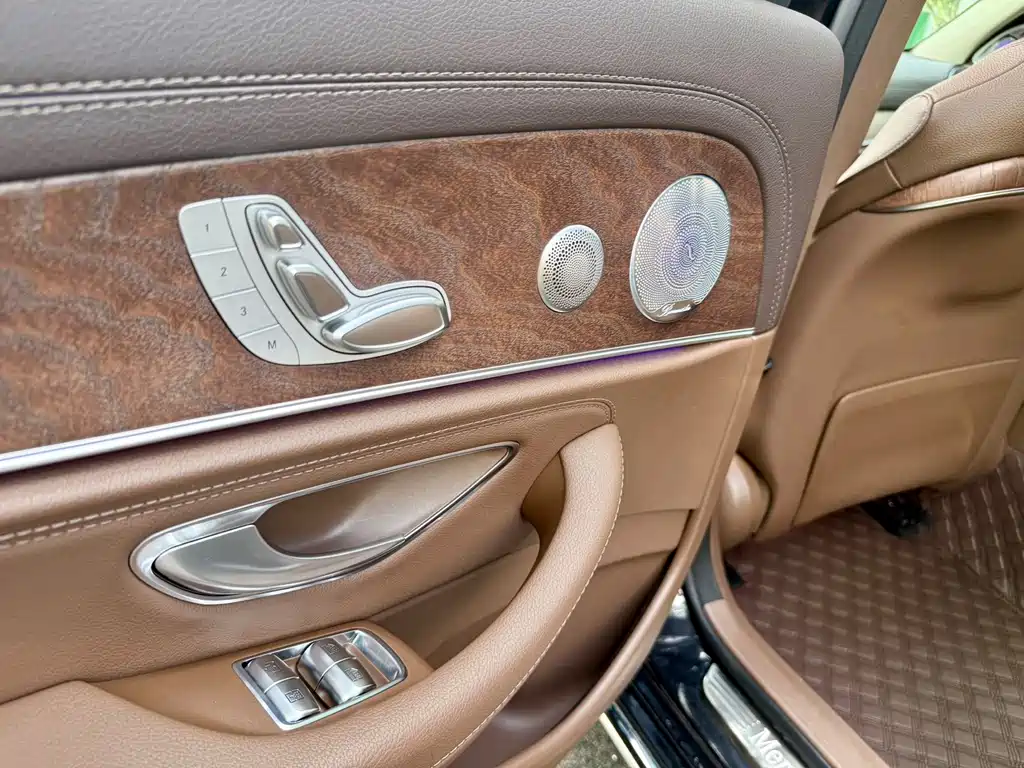 Mercedes-Benz E-Class 2023 — фото 9