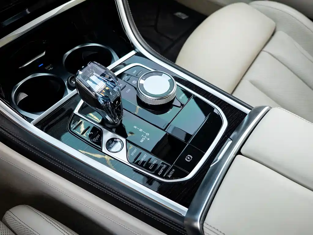 BMW 8 Series 2020 — фото 13