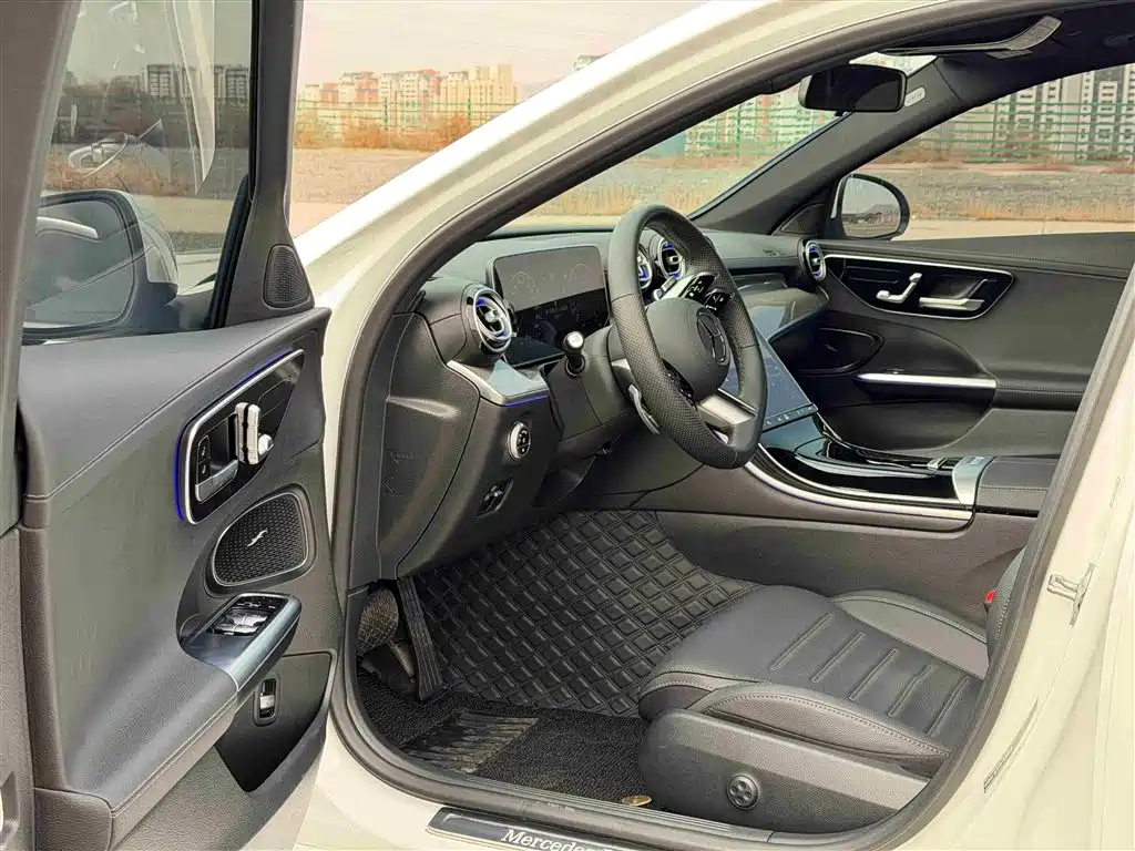 Mercedes-Benz C-Class 2025 — фото 7